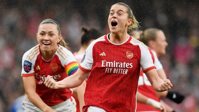 Alessia Russo celebrates after scoring vs Chelsea for Arsenal