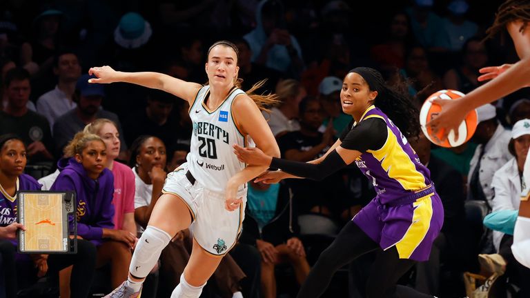 Watch the best of the action as the New York Liberty defeat the Los Angeles Sparks 96-89.
